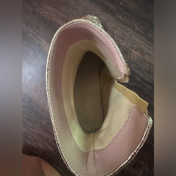 GoLd ✨ sPaRkLe HEEEELS!!!! - Picture 5 of 8